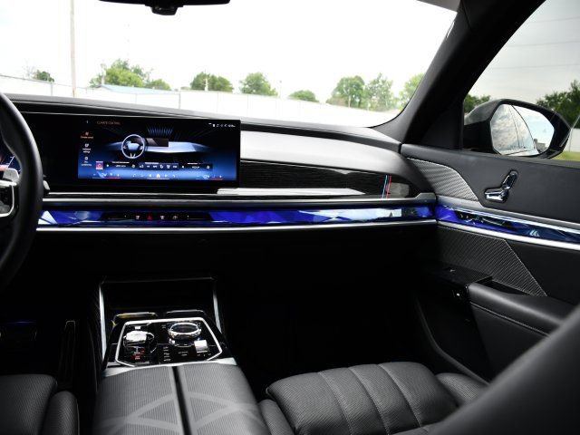 Used 2025 BMW 740i xDrive w/ Executive Package AWD/4WD image 26