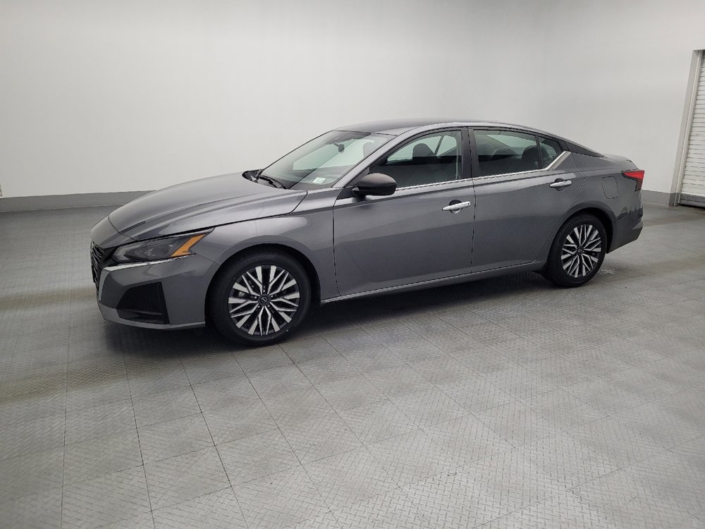 Used 2024 Nissan Altima 2.5 SV image 2