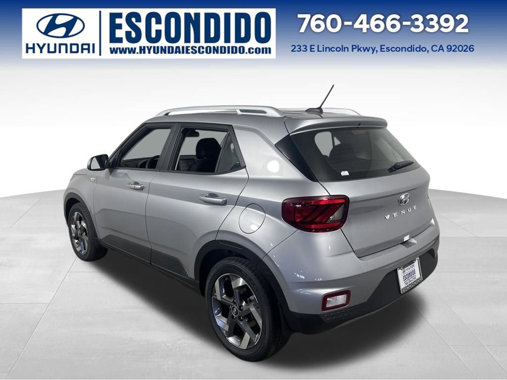 New 2025 Hyundai Venue SEL image 3