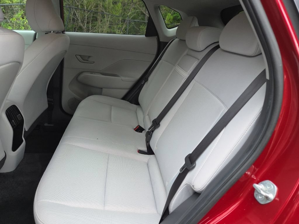 Used 2025 Hyundai Kona SEL FWD image 29