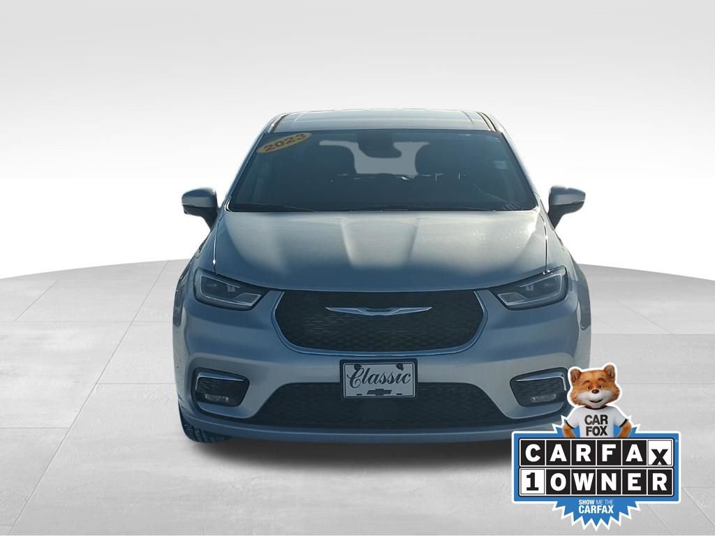 Used 2023 Chrysler Pacifica Touring-L image 2