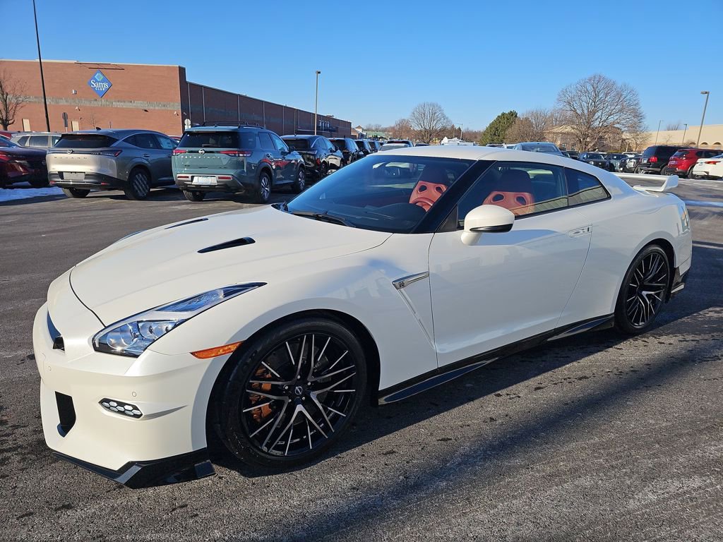 Used 2024 Nissan GT-R Premium w/ Premium Interior Package image 9