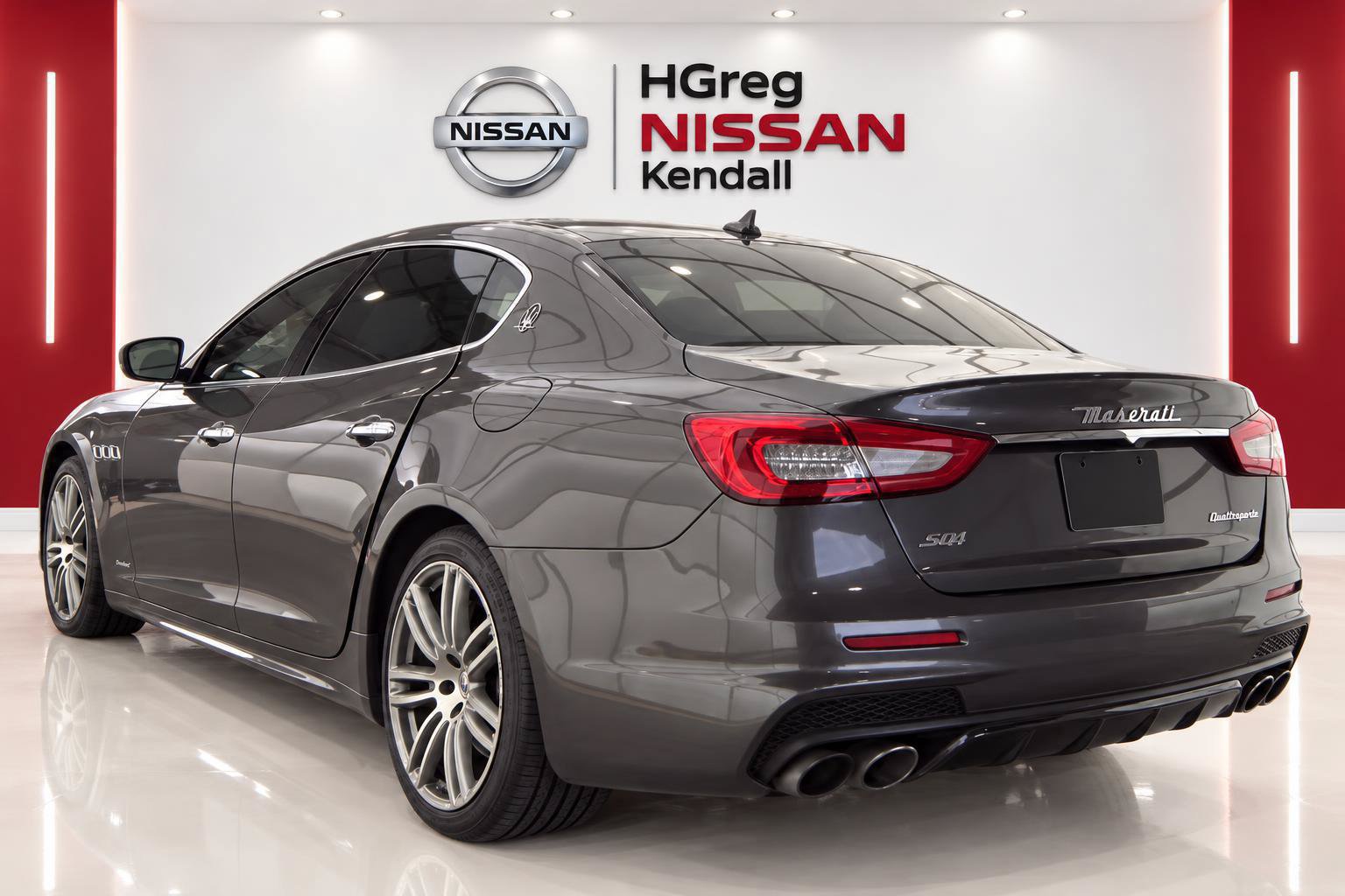 Used 2017 Maserati Quattroporte S GranSport Q4 AWD/4WD image 2