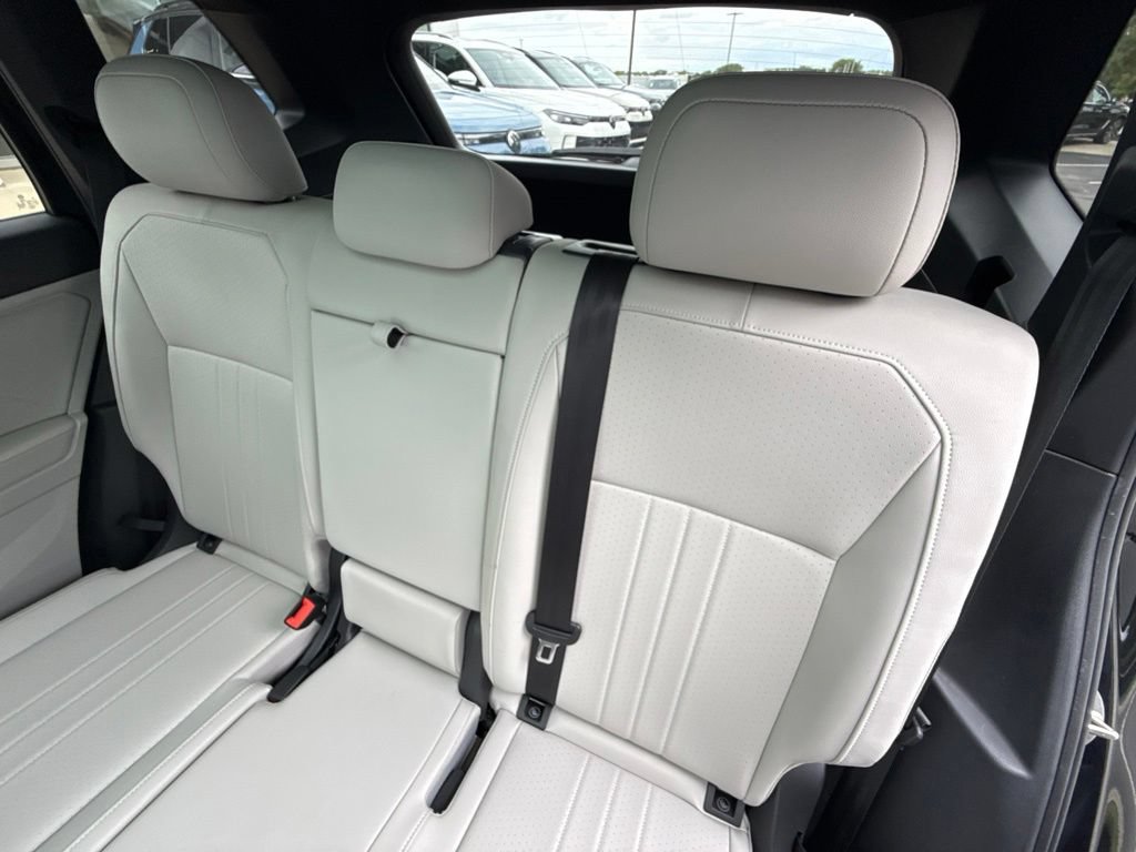Used 2023 Volkswagen Tiguan SE R-Line AWD/4WD image 21