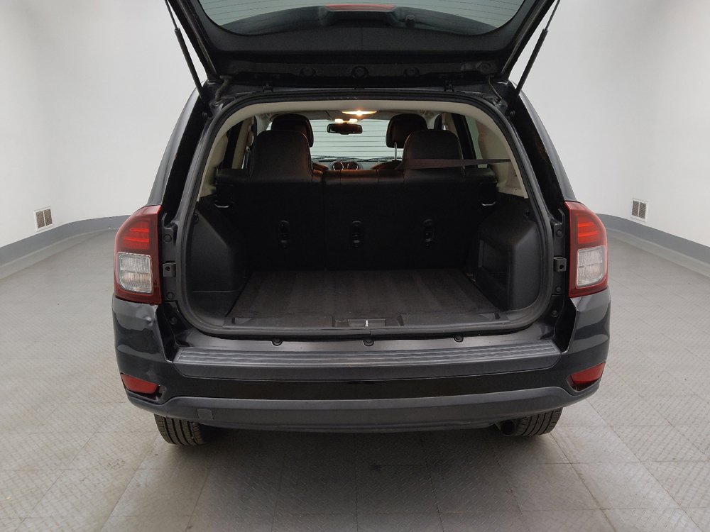 Used 2016 Jeep Compass Latitude FWD image 29