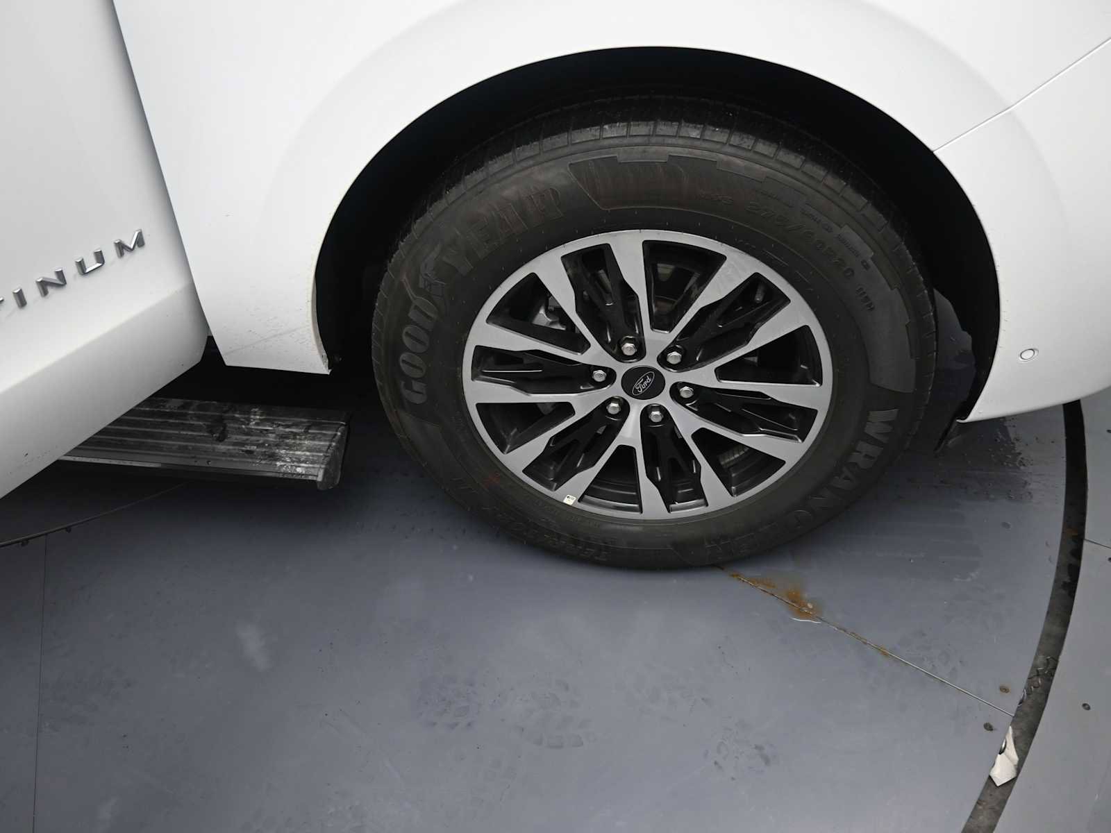 Used 2025 Ford Expedition Max Platinum AWD/4WD image 10