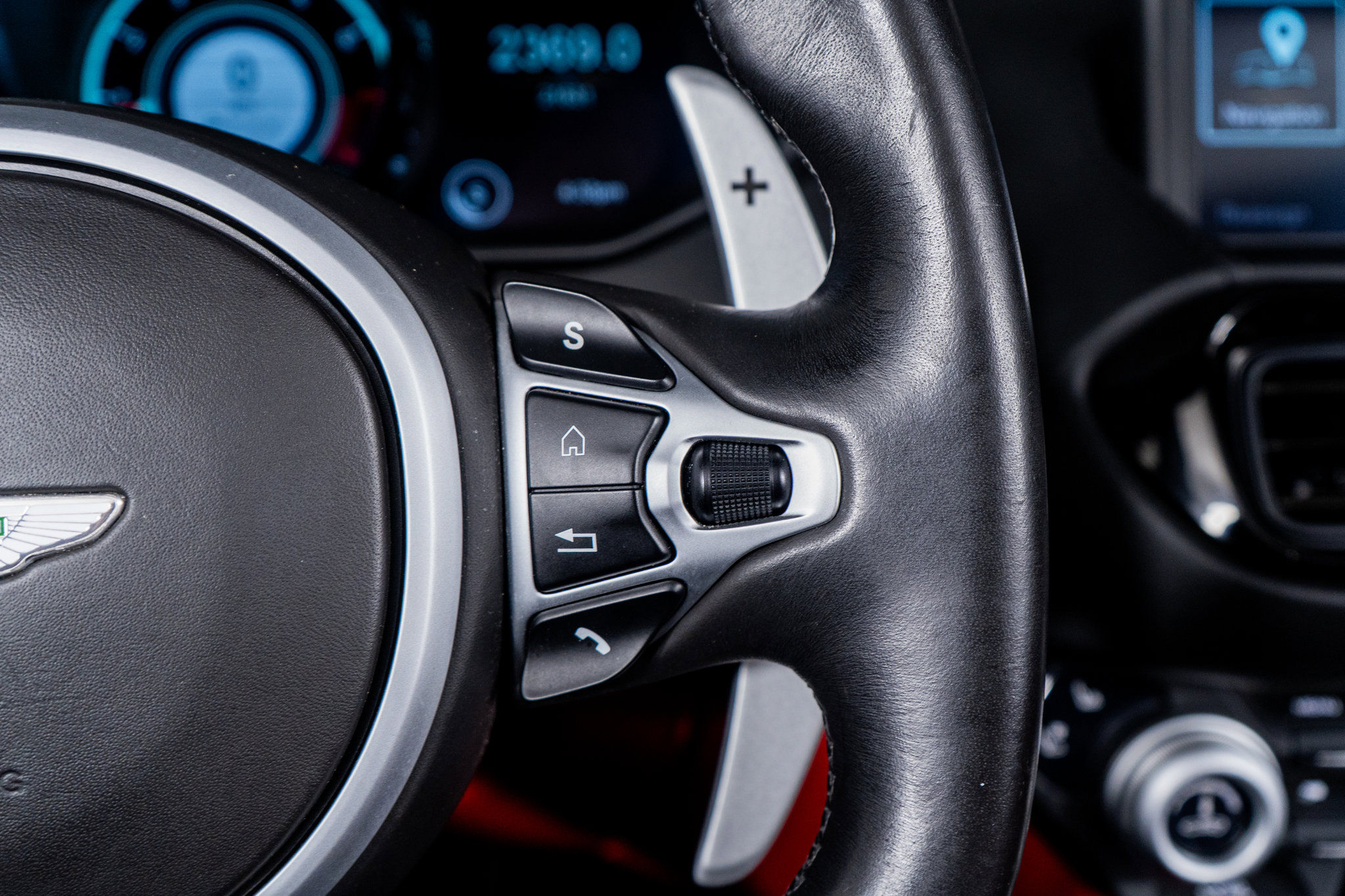 Used 2021 Aston Martin V8 Vantage Roadster image 43