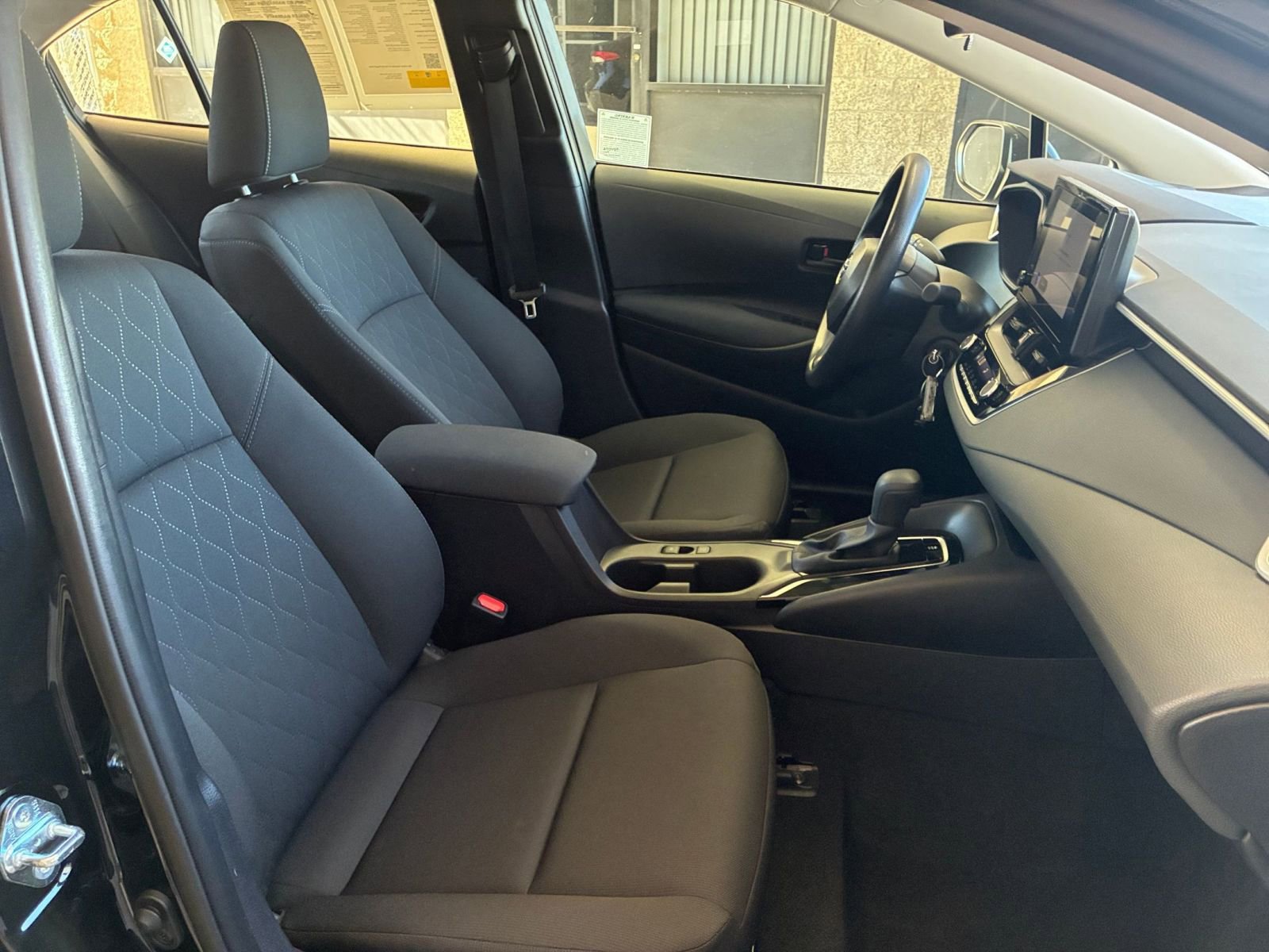 Used 2025 Toyota Corolla LE image 35