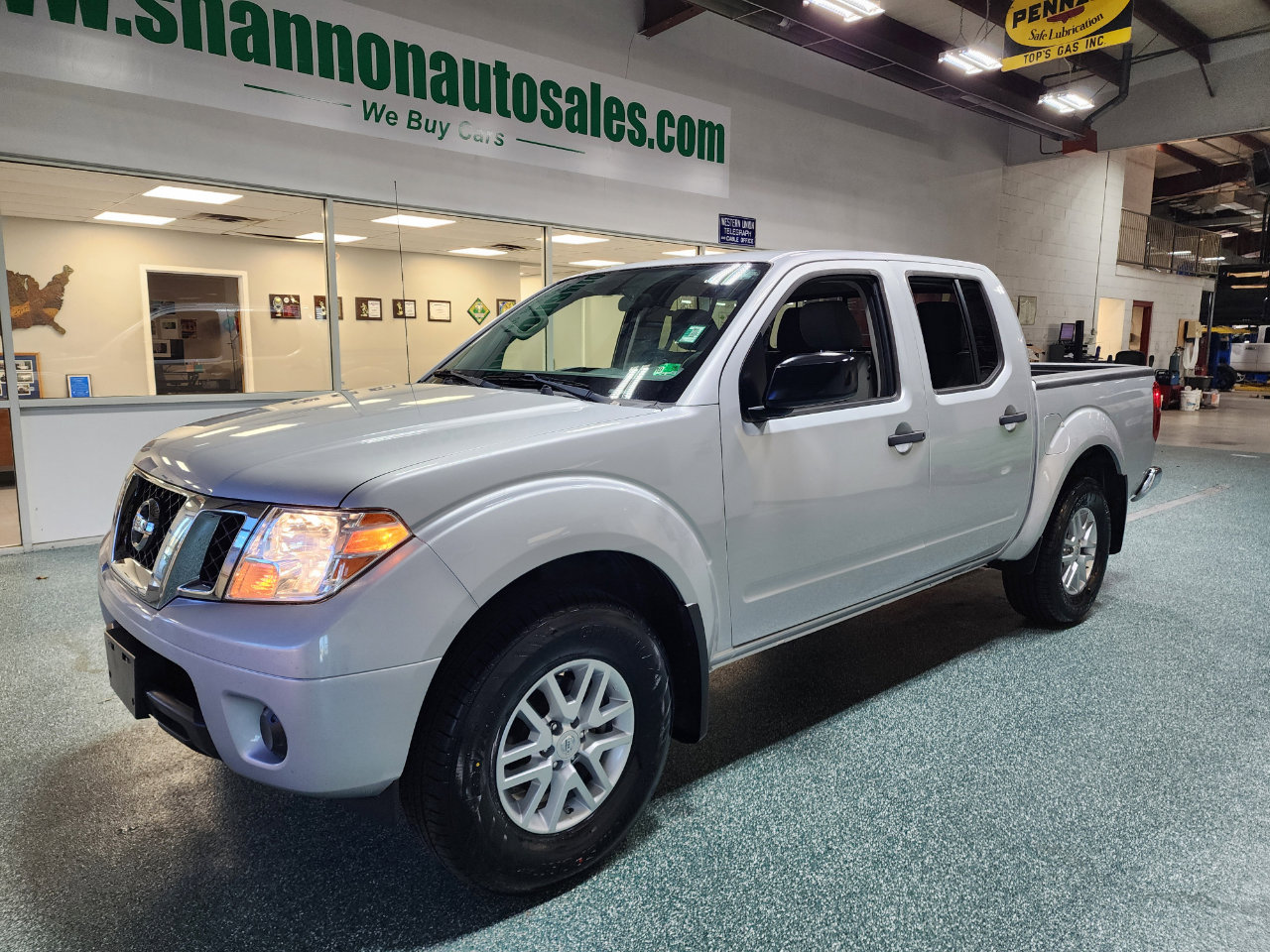 Used 2019 Nissan Frontier SV image 2