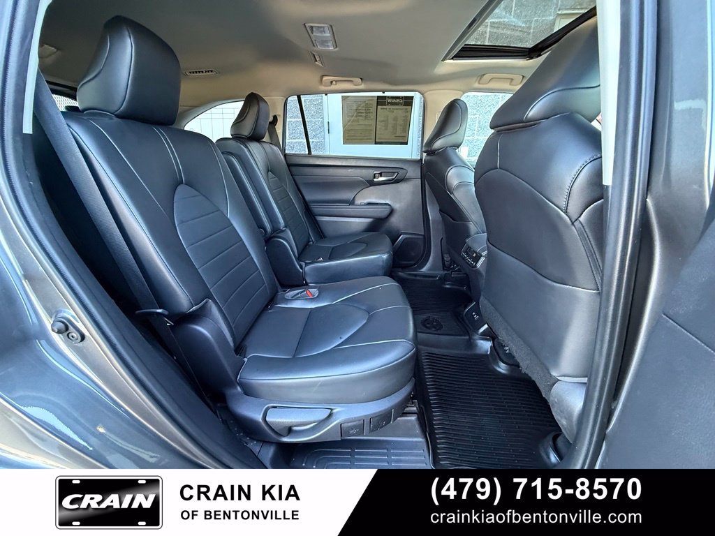 Used 2021 Toyota Highlander XLE FWD image 33