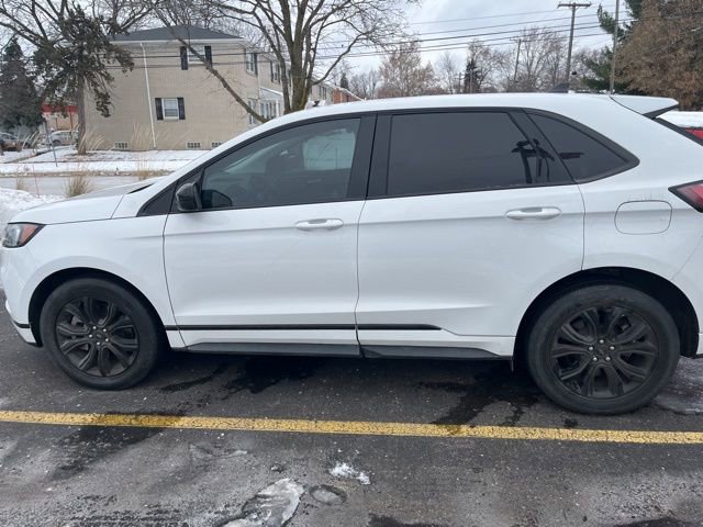 Used 2023 Ford Edge SE w/ Black Appearance Package image 8