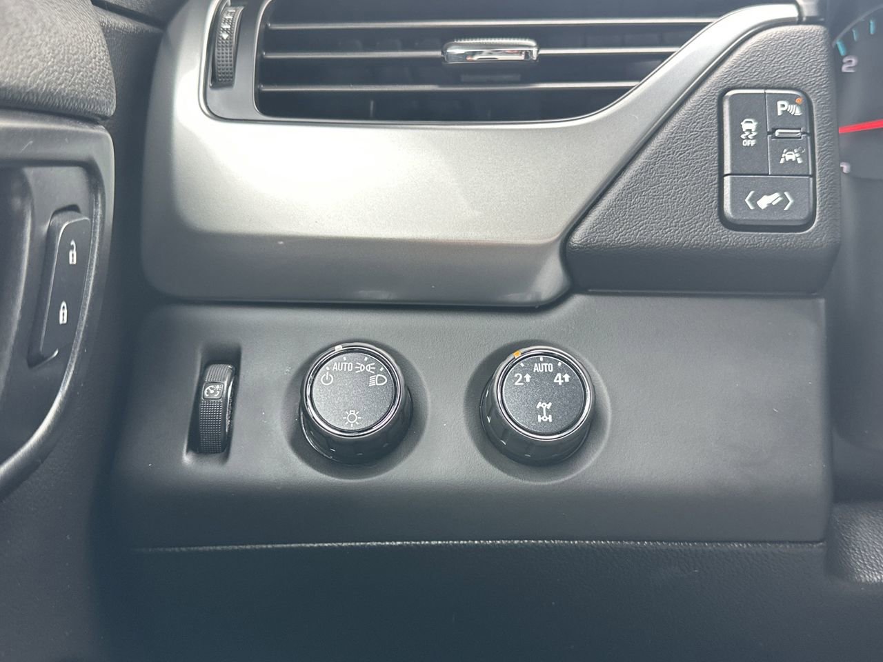 Used 2016 Chevrolet Tahoe LT image 12