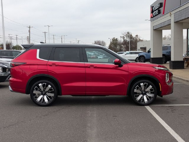 New 2026 Mitsubishi Outlander SEL FWD image 2