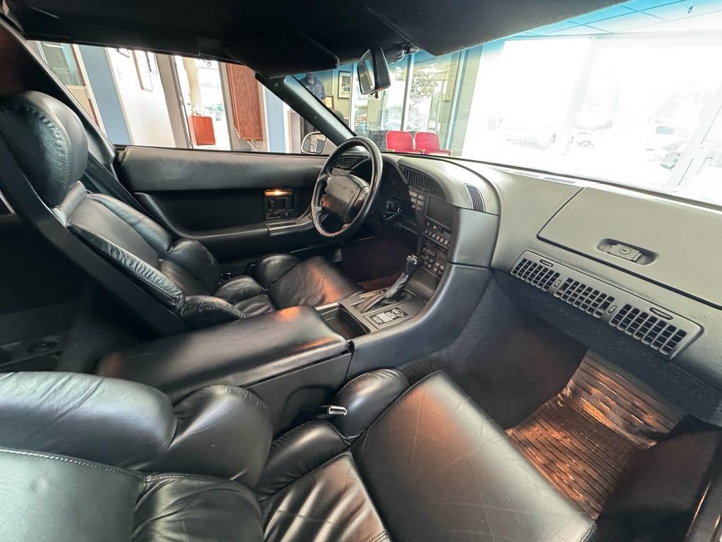 Used 1991 Chevrolet Corvette Coupe RWD image 19