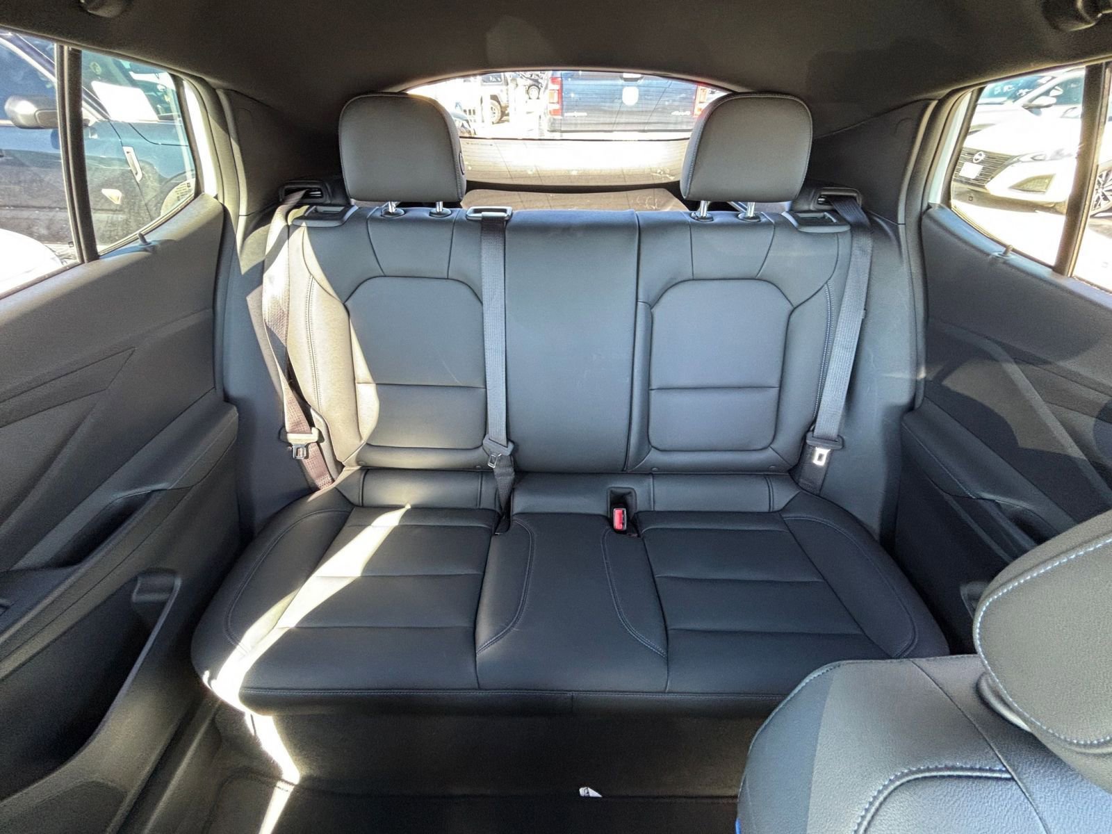 Used 2025 Buick Envista Sport Touring image 37