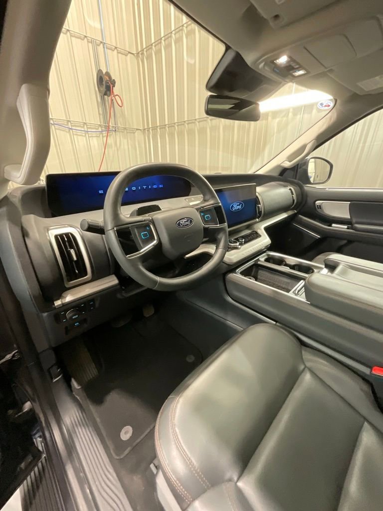 Used 2025 Ford Expedition Max Active AWD/4WD image 9