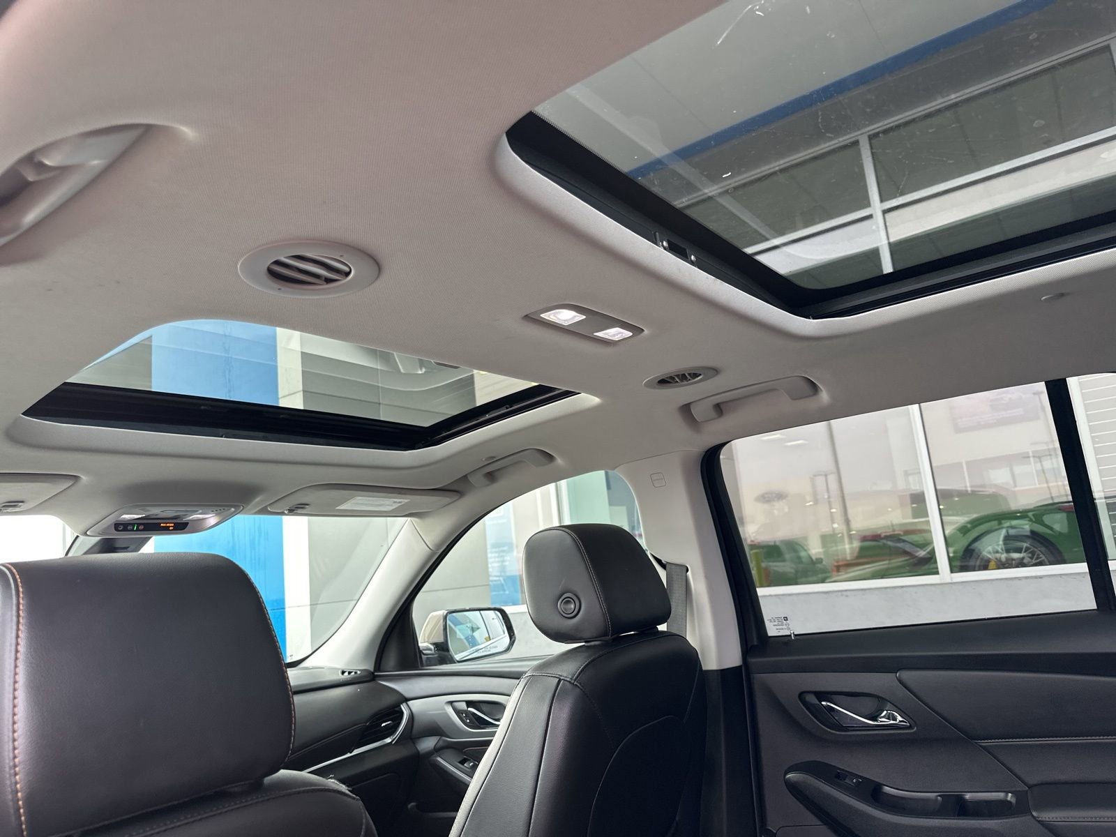 Used 2019 Chevrolet Traverse LT w/ LT Premium Package image 21