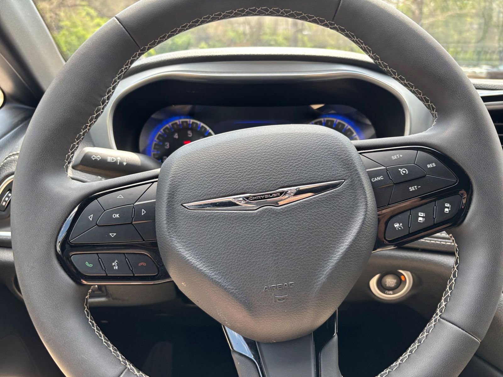 Used 2025 Chrysler Pacifica Limited image 31