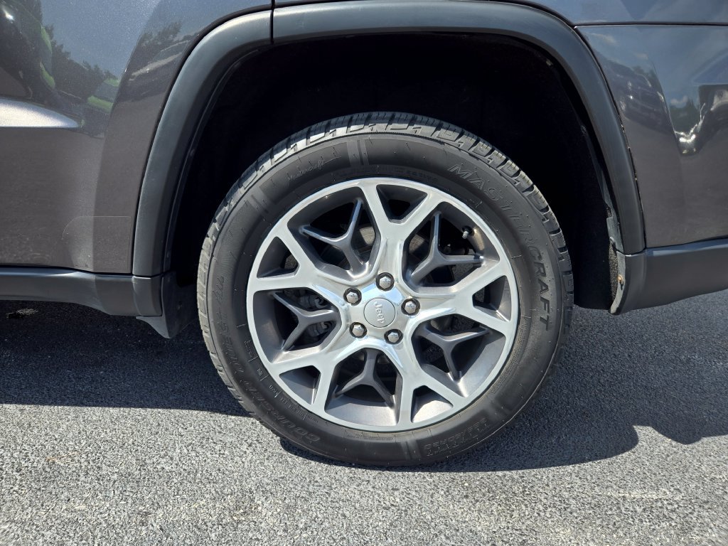 Used 2019 Jeep Grand Cherokee Limited w/ Trailer Tow Group IV AWD/4WD image 9