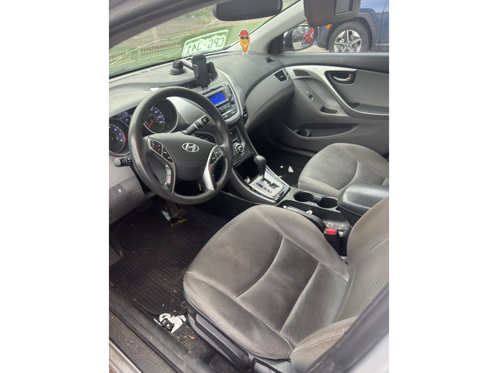 Used 2013 Hyundai Elantra GLS w/ Preferred Pkg image 2