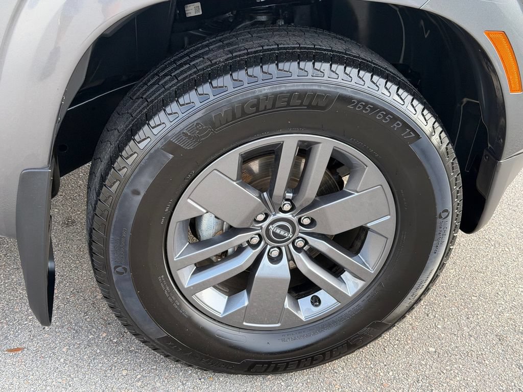 Certified 2025 Nissan Frontier SV w/ Tow Package RWD image 16