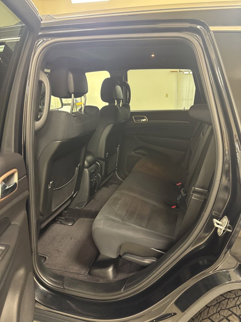 Used 2017 Jeep Grand Cherokee Laredo w/ Quick Order Package 23E image 21