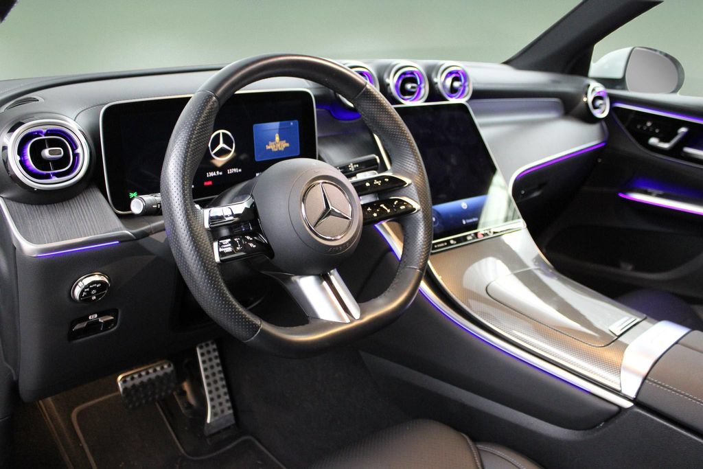 Used 2025 Mercedes-Benz GLC 300 4MATIC image 2