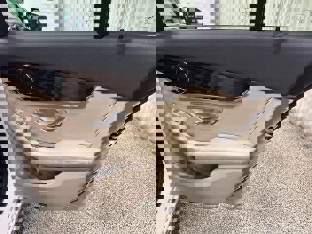 Used 2018 Mercedes-Benz C 300 4MATIC Sedan image 24