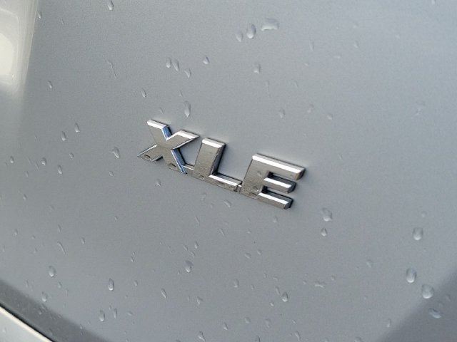 Used 2018 Toyota RAV4 XLE FWD image 7