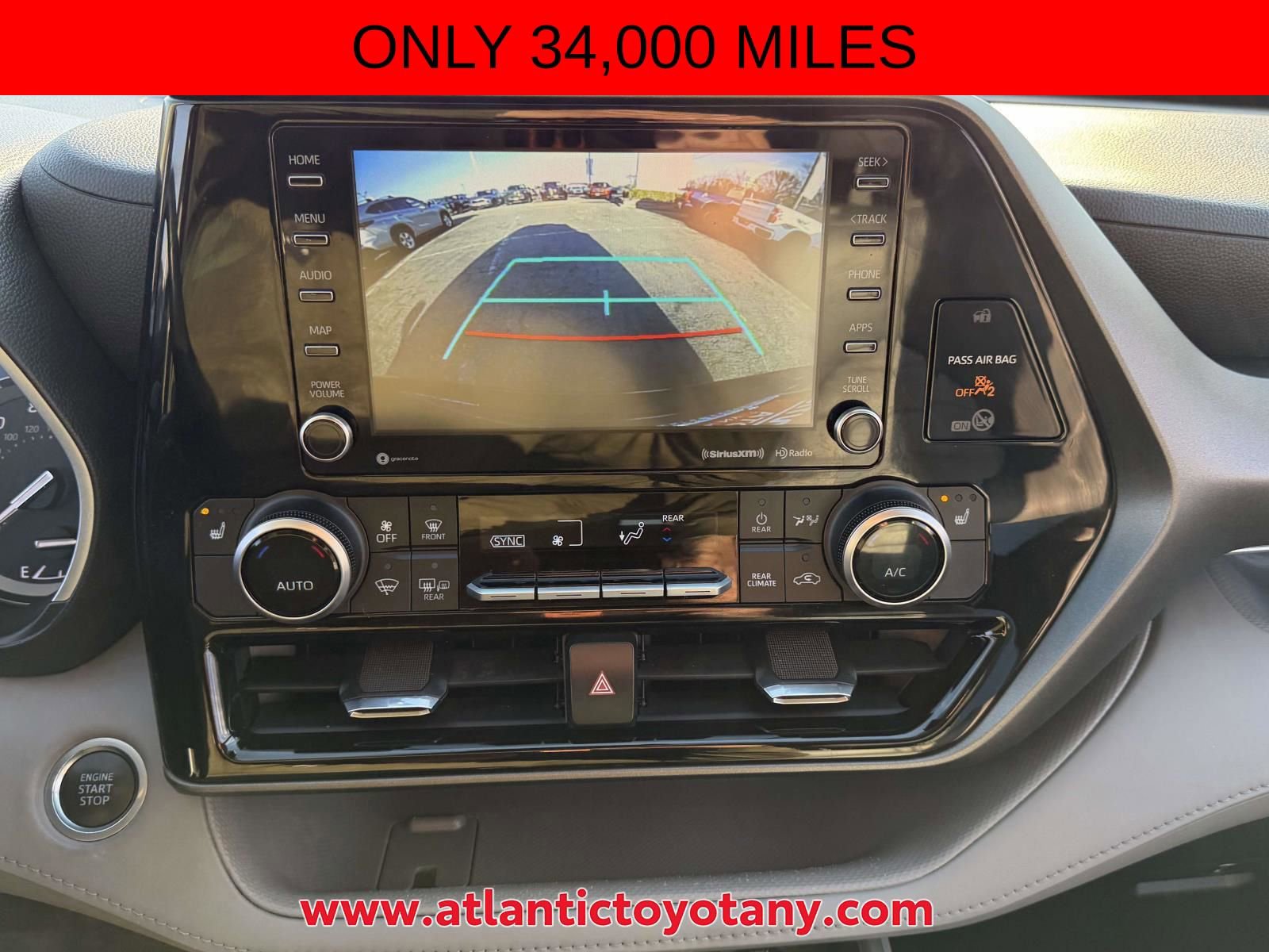 Used 2021 Toyota Highlander XLE AWD/4WD image 8