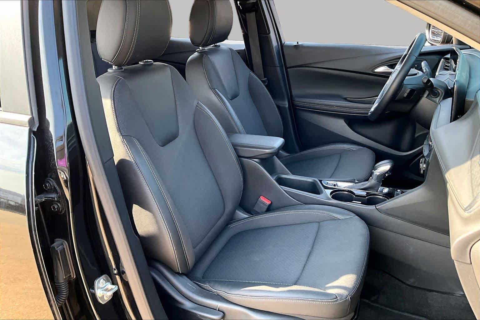 Used 2025 Buick Encore GX Preferred FWD image 8