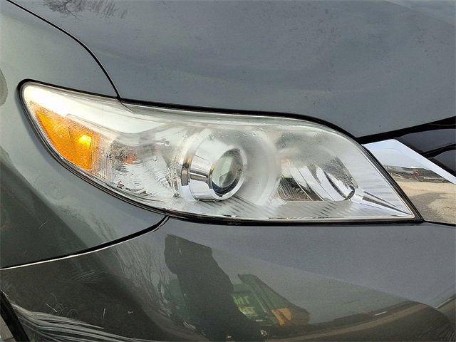 Used 2014 Toyota Sienna LE image 7