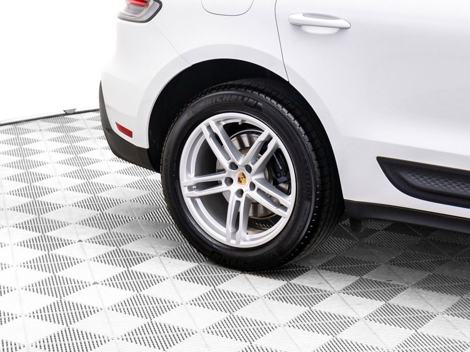 Certified 2025 Porsche Macan image 34