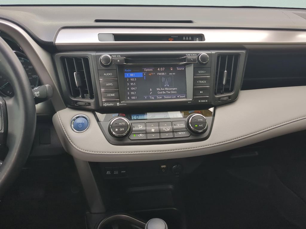 Used 2018 Toyota RAV4 XLE image 19