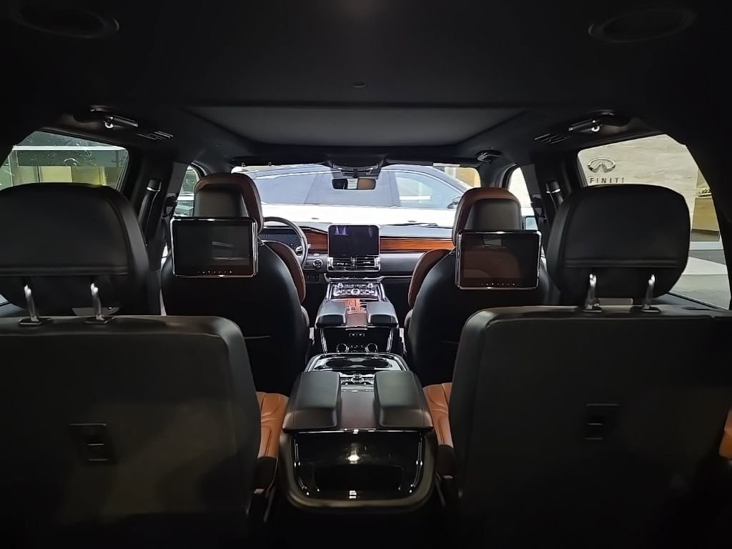 Used 2019 Lincoln Navigator Reserve AWD/4WD image 7