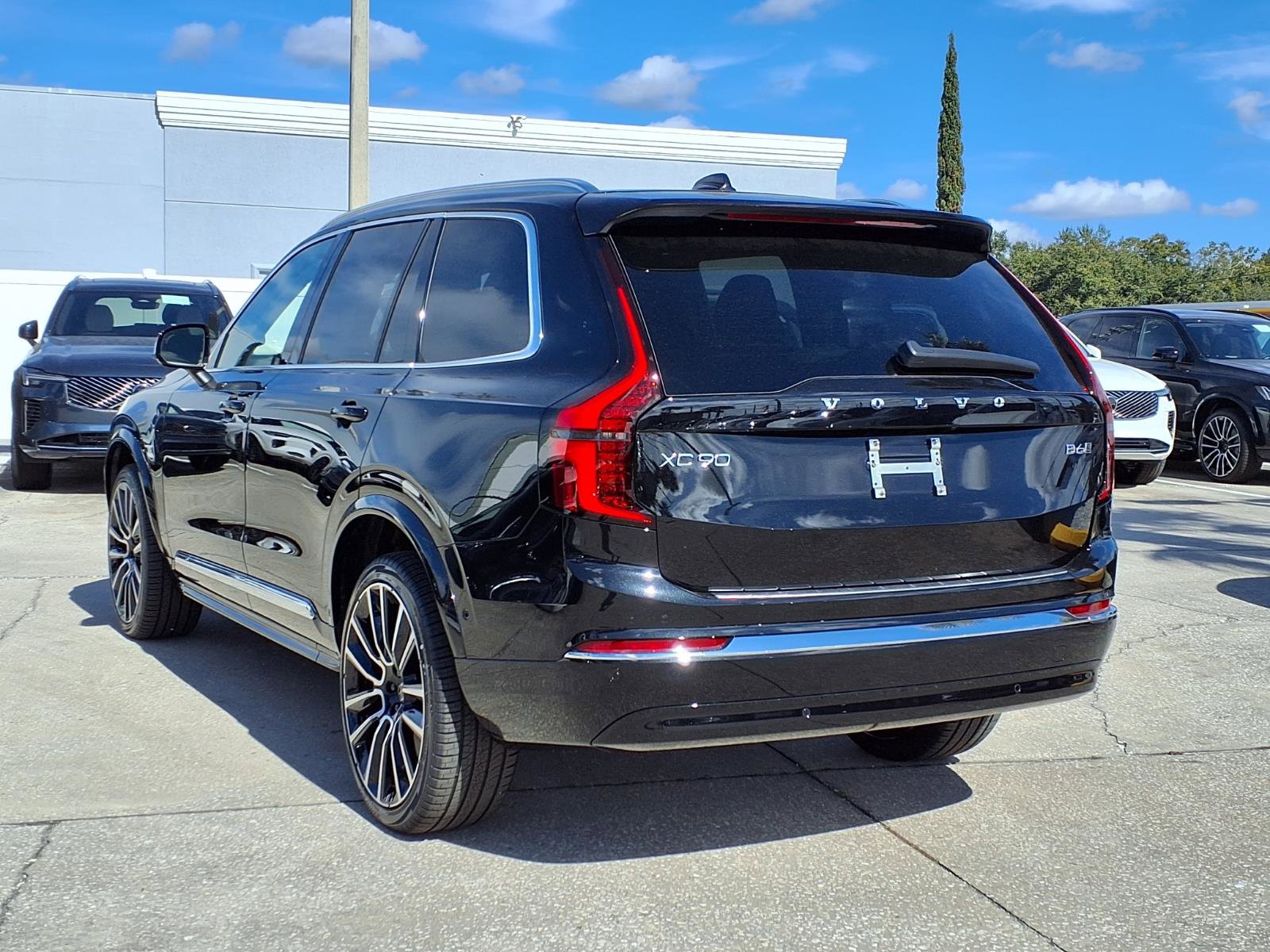 New 2026 Volvo XC90 B6 Plus w/ Protection Package Premier image 5