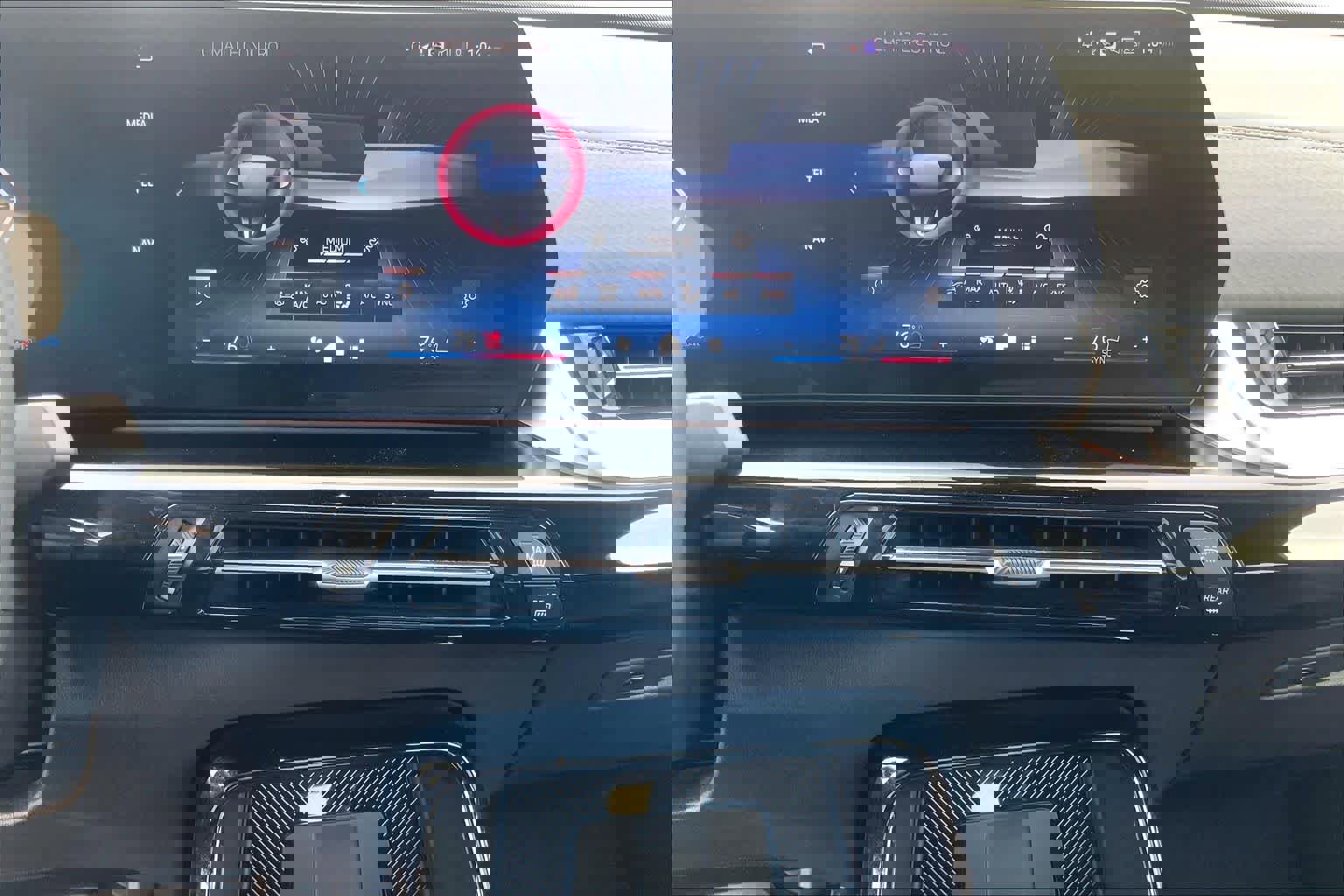 Certified 2025 BMW X2 xDrive28i w/ Technology Package image 33