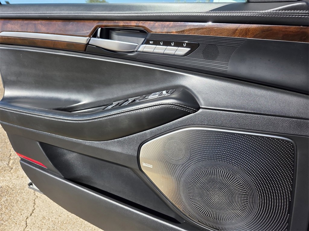 Used 2018 Genesis G90 3.3T Premium image 19