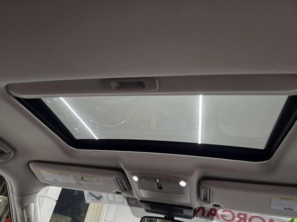 Used 2023 Nissan Armada SL w/ Captain's Chairs Package image 44