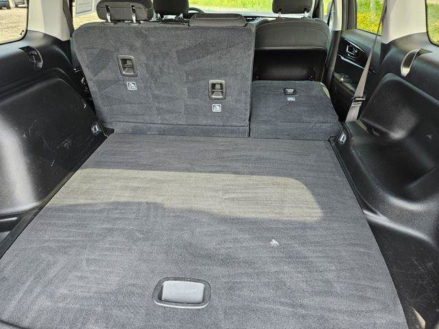 Used 2023 Jeep Grand Cherokee Laredo AWD/4WD image 19