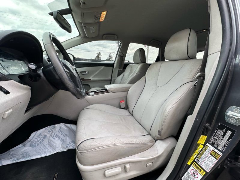 Used 2011 Toyota Venza w/ Comfort Pkg FWD image 10