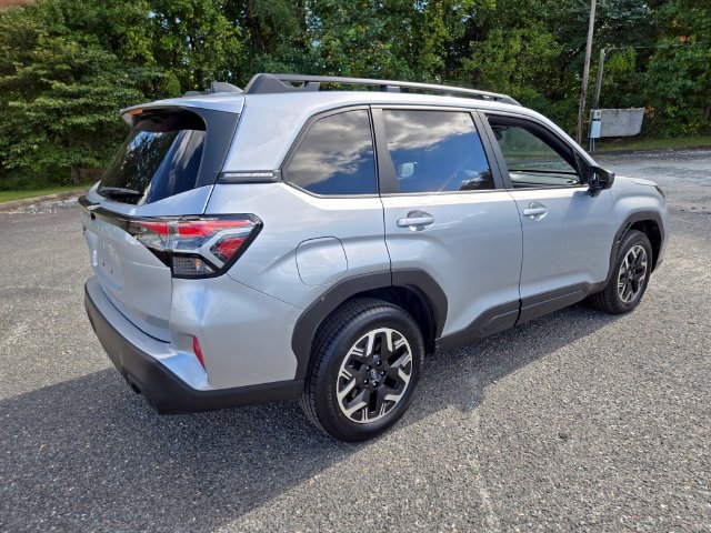 Used 2025 Subaru Forester Premium AWD/4WD image 8