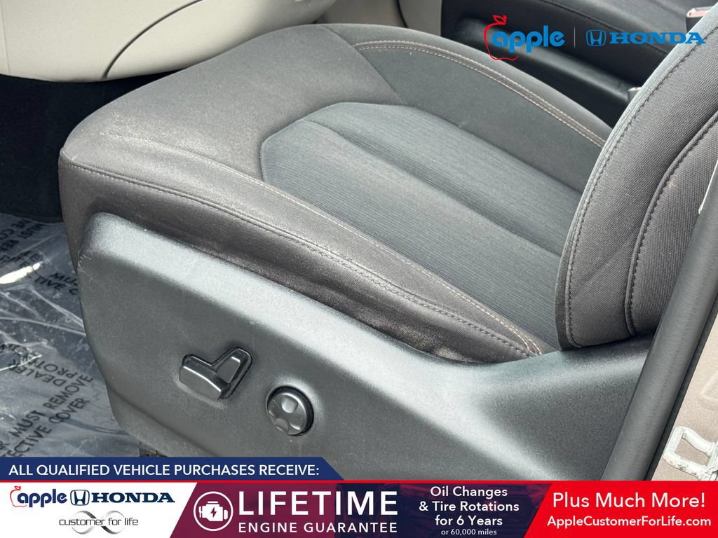 Used 2017 Chrysler Pacifica Touring FWD image 8