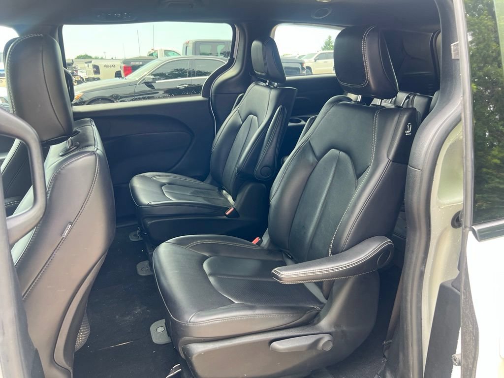 Used 2024 Chrysler Pacifica Limited FWD image 33