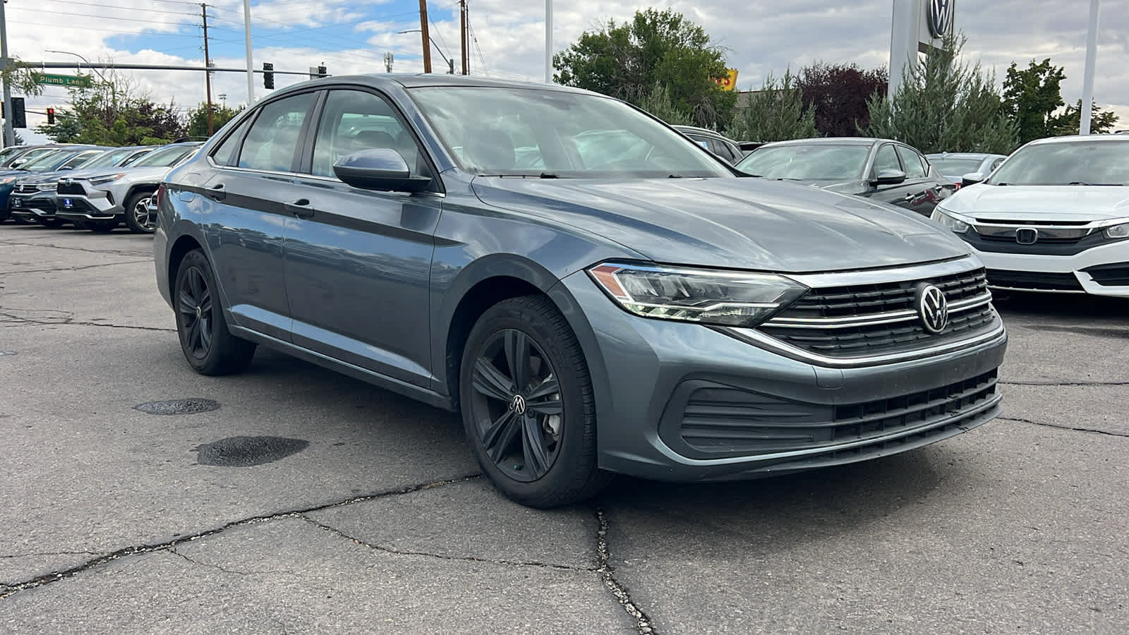 Certified 2022 Volkswagen Jetta SE FWD image 3