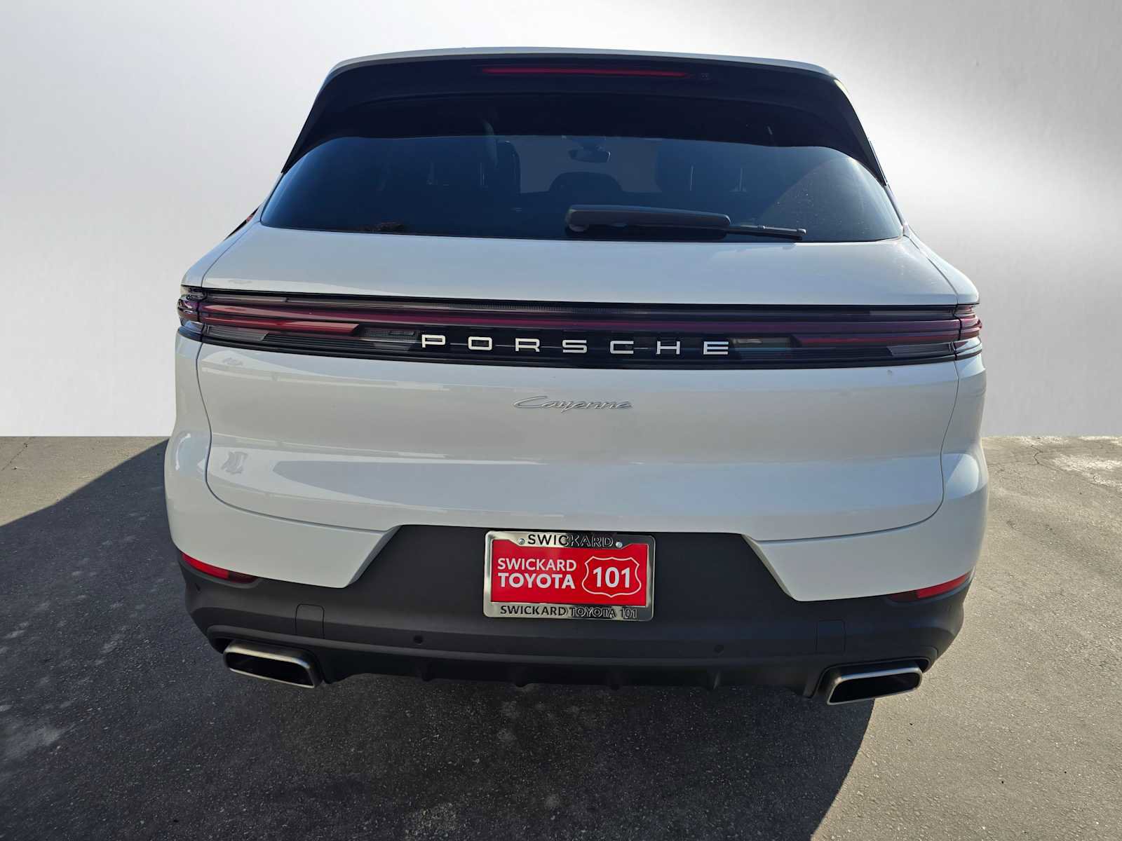 Used 2024 Porsche Cayenne image 4