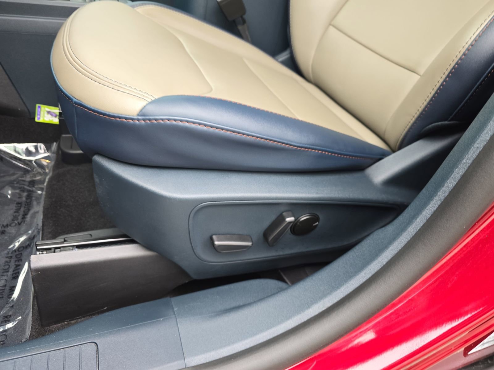 Used 2025 Ford Maverick Lariat w/ 4K Tow Package image 36