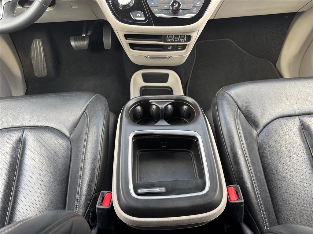 Used 2022 Chrysler Pacifica Touring-L FWD image 18
