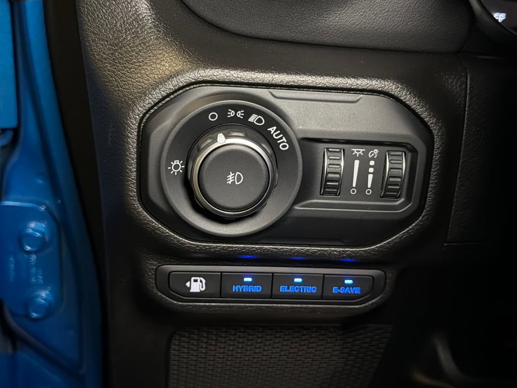 Used 2022 Jeep Wrangler Unlimited Sahara w/ Cold Weather Group AWD/4WD image 19