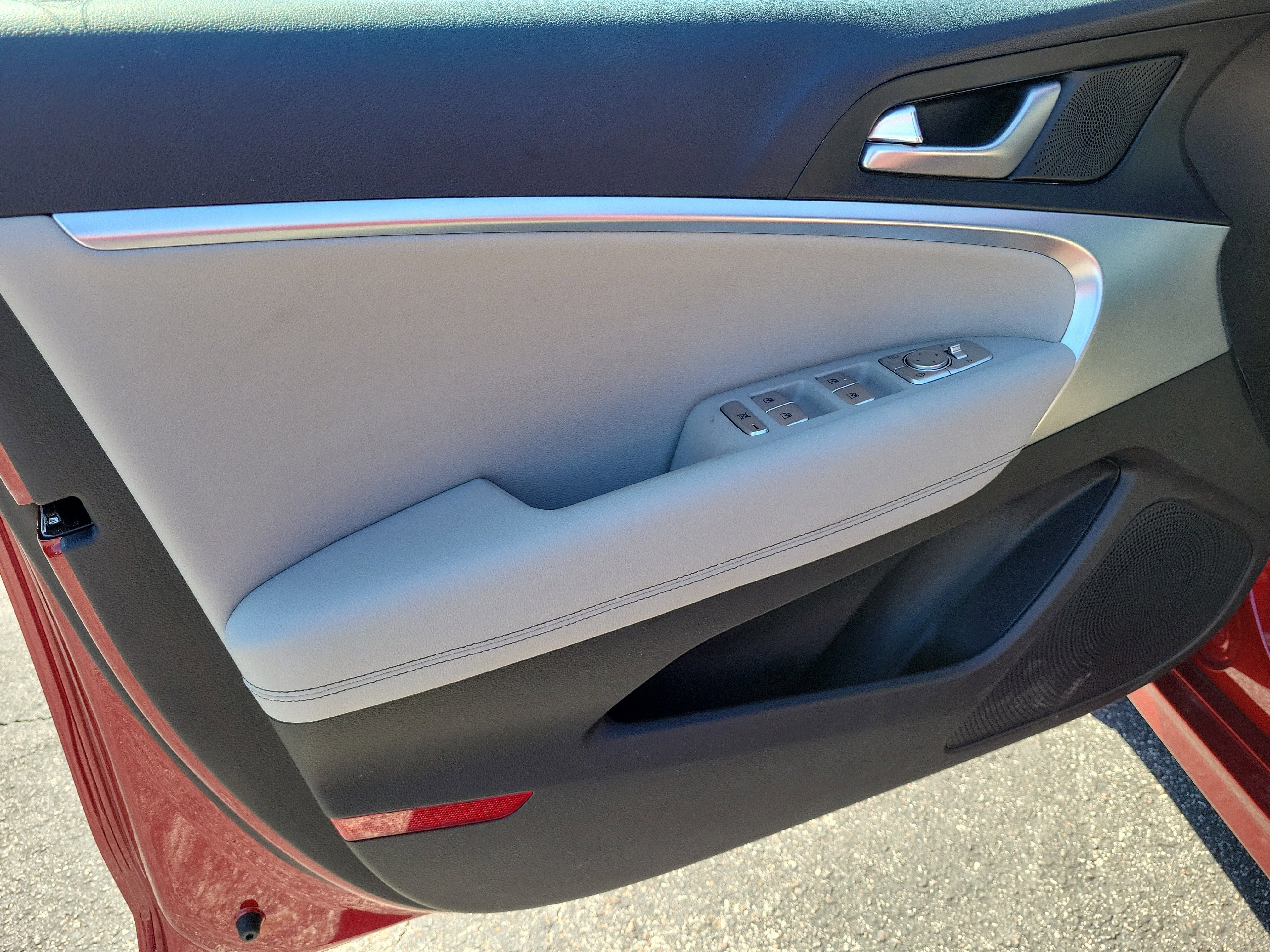 Used 2023 Genesis G70 2.0T image 10